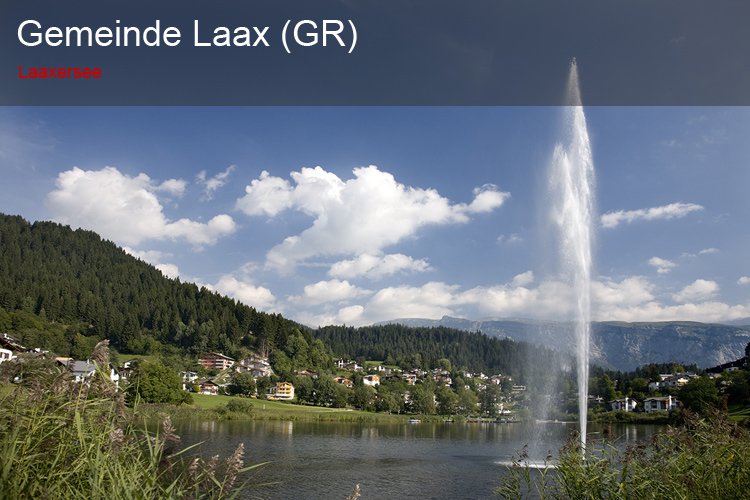 Sicht über den Laaxersee mit Wasserfontäne