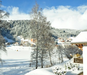Blick von der Wohnung auf den gegenüberliegenden Ski-Übungslift